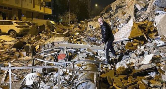 Εκατοντάδες θύματα σε Τουρκία και Βόρεια Συρία από τον σεισμό